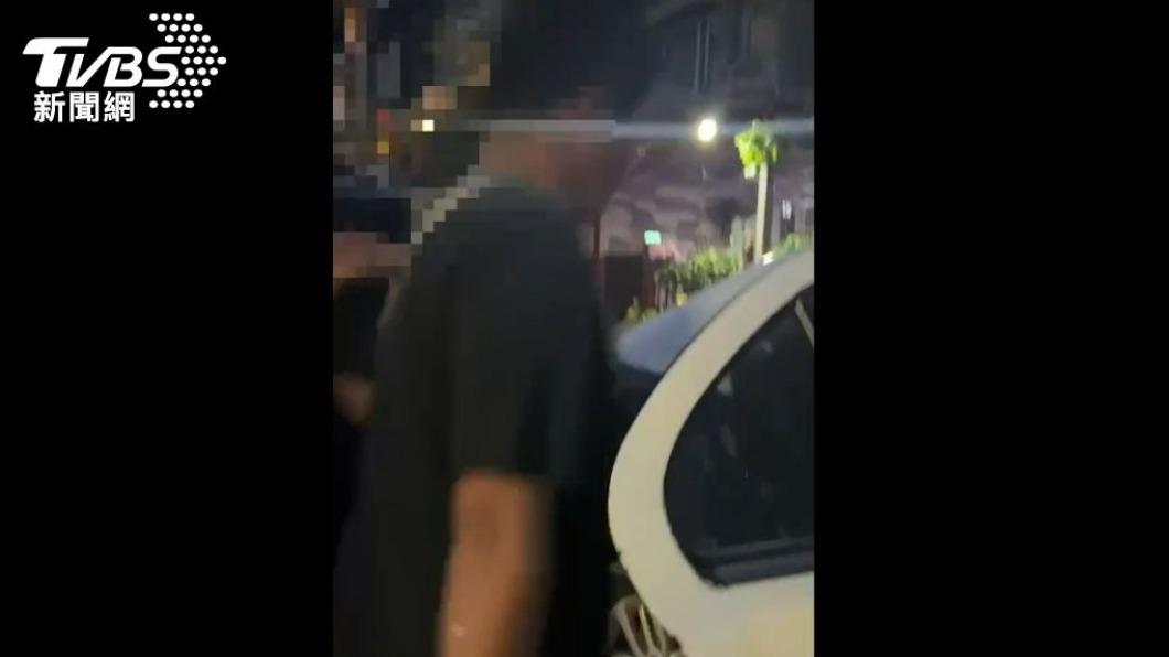 警方循線帶回涉嫌性騷的陳男。(圖/TVBS)