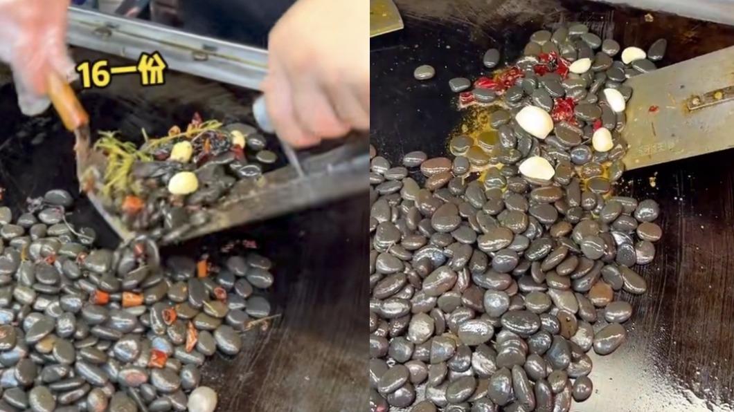 大陸夜市販賣「爆炒鵝卵石」，是湖北的地道美食。（圖／翻攝至微博）