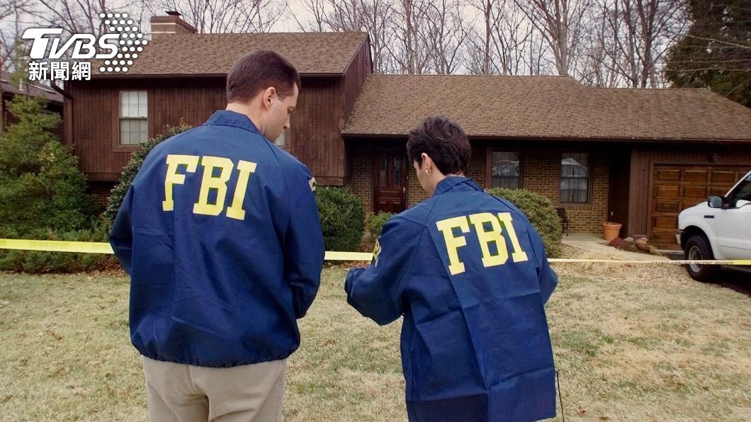 FBI在漢森家外圍上封鎖線。（圖／達志影像美聯社）