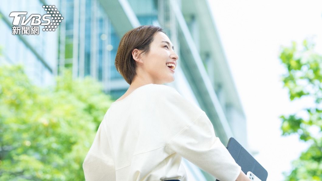 獅子女平時有霸氣御姊的氣質,但談戀愛時智商會下降。(示意圖,非當事人/shutterstock達志影像)