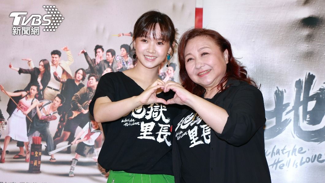 鄭怡（右）、嚴正嵐飾演母女，有許多精彩對戲。（圖／黃城碩攝）