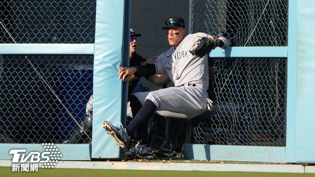 MLB／都道奇門沒關害的！賈吉撞門接殺卻弄傷腳趾被迫入傷兵