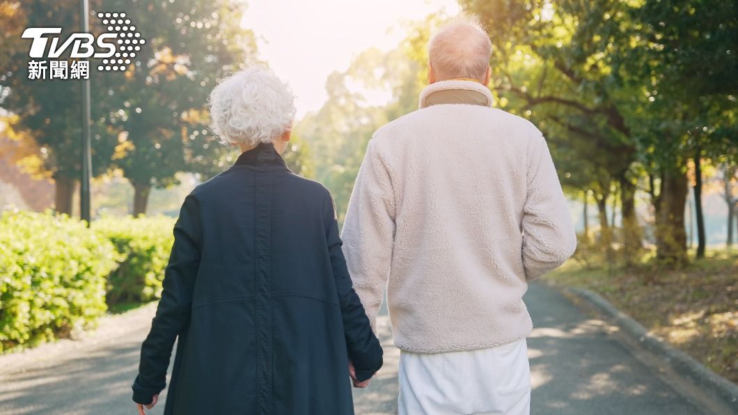 壽命自己加!研究曝:15習慣再延長 60歲開始「多活18年」
