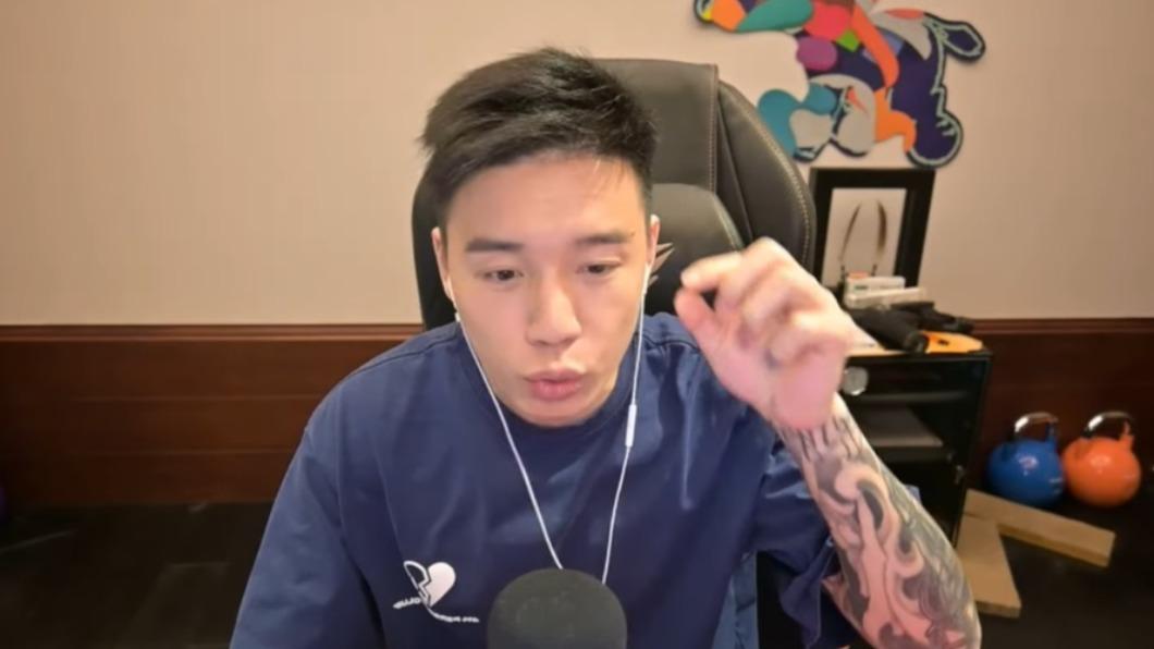 Toyz在直播中針對蔡阿嘎被炎上影片發表看法。 (圖/翻攝自Toyz直播)