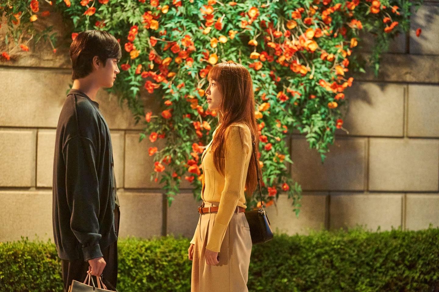 《今生也請多指教》是一部迷人女主角配上傳說般的動人浪漫喜劇。(圖/Netflix提供)