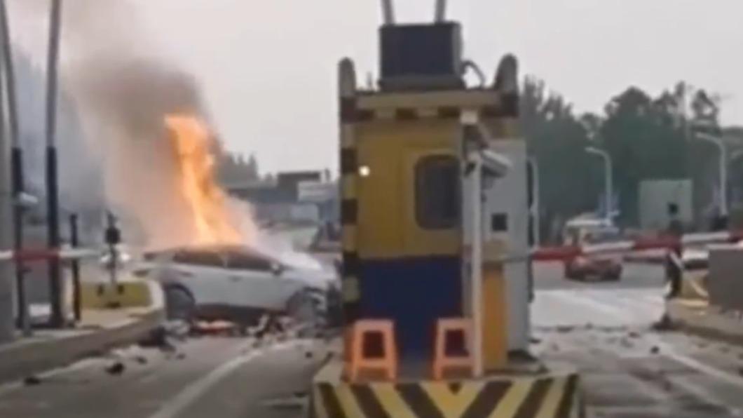 車上4人全身亡。(圖/翻攝自微博)