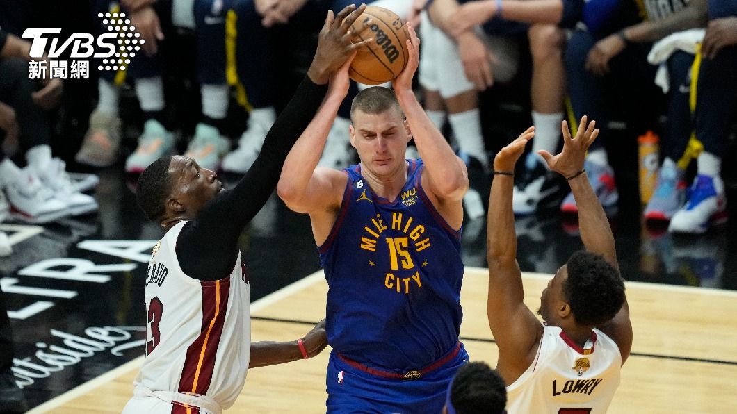 NBA/約基奇、莫瑞大三元!金塊雙星飆66分滅火 系列賽2:1領先