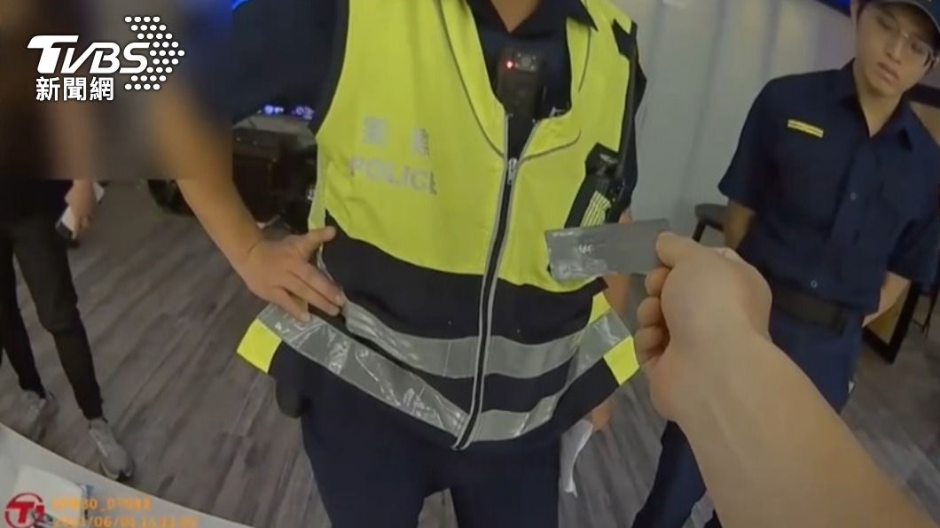 老闆偷開明仁會「京葵」千萬大G翻車 改車行員工又因吸毒遭逮