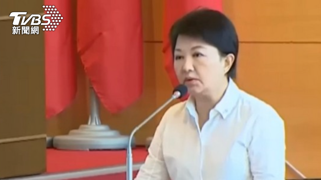 選民趁合照伸鹹豬手!盧秀燕爆「曾被摸屁股」下秒怒瞪色狼