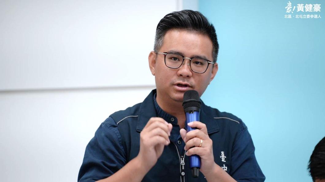 市議員黃健豪在議會問盧秀燕關於性騷事件的態度。(圖/翻攝黃健豪臉書)