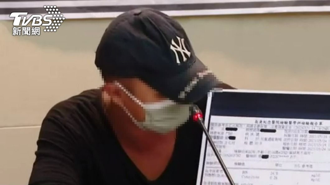 家長出示孩子的檢驗證明。（圖／TVBS資料照片）