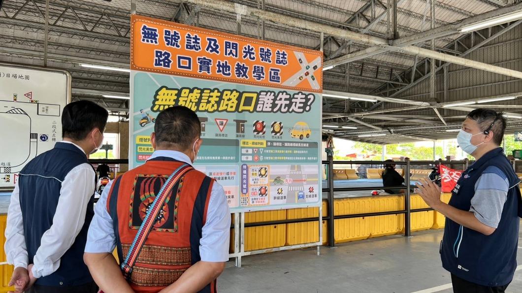 全國首座無號誌路口教學區啟用 加強駕駛停讓觀念