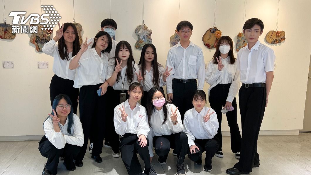 畢業禮物 台東女中美術班捐繪製植物圖鑑義賣