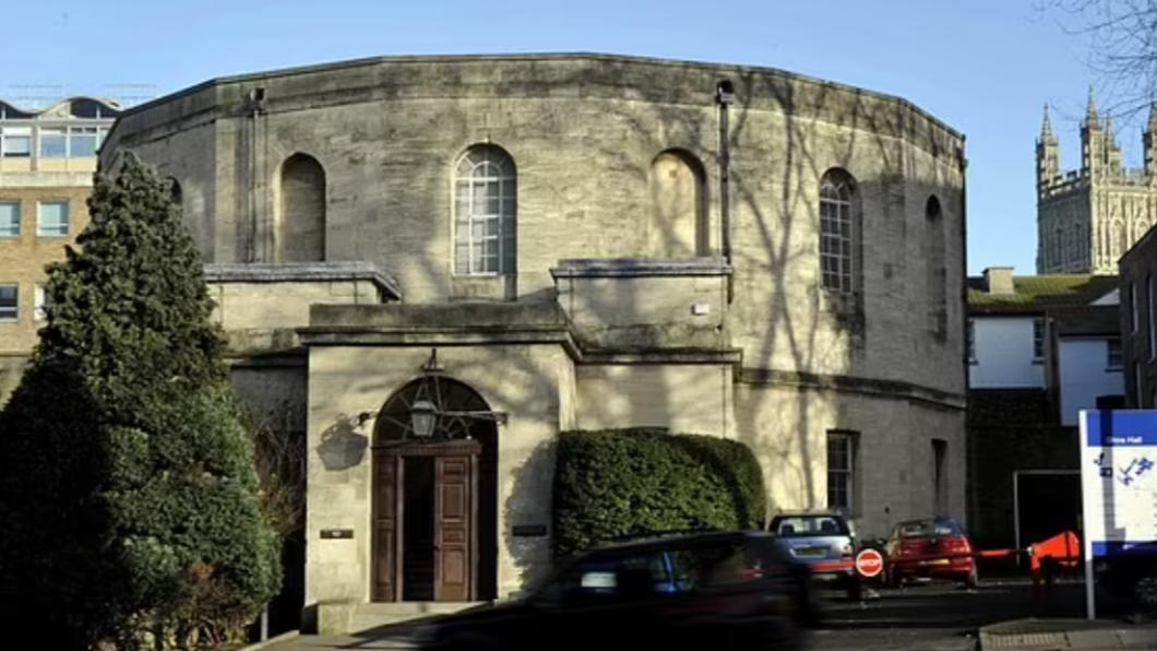 此案審判仍在進行中。(圖/翻攝自《每日郵報》)