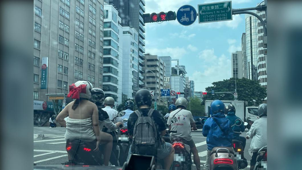 網友好奇女乘客的要去哪裡。（圖／翻攝自路上觀察學院）