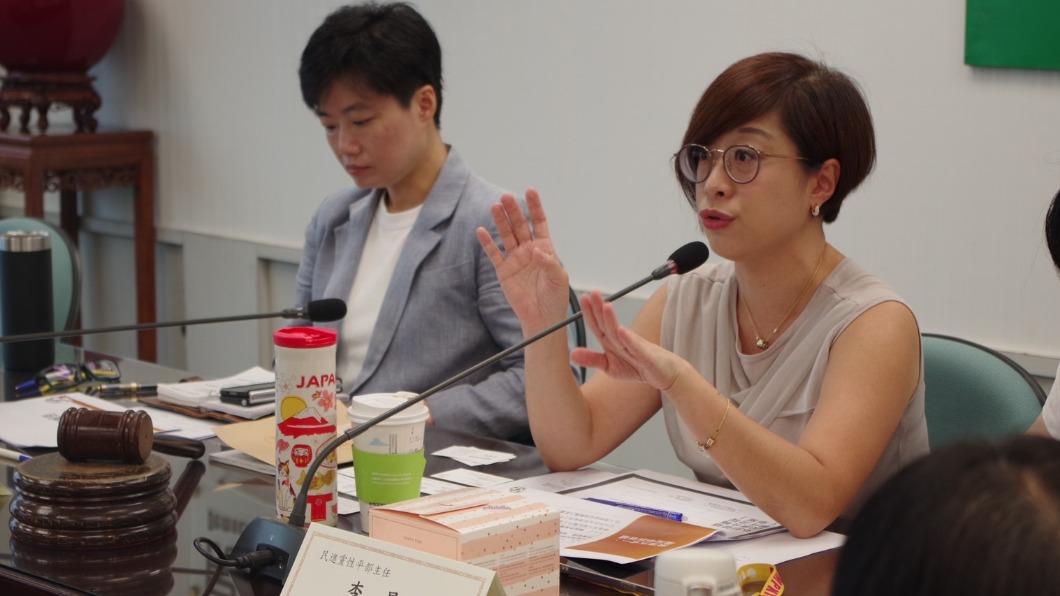 民進黨副秘書長楊懿珊、性平部主任李晏榕。(圖/民進黨提供)