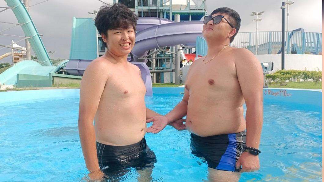 只要遊客能捏出肚肉小幅搖晃,就能用身上的肥美脂肪換取優惠好康,門票只要半價399元。(圖/六福村提供)