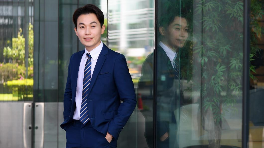 「補習班老師」黃家緯成三立主播 播晨間「倒頭就睡」比公雞早起