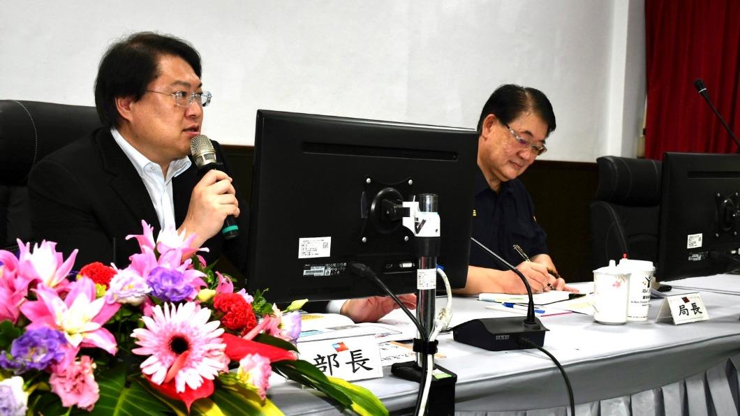 林右昌會中表示,有什麼需要或問題都可以隨時反映,將做警察同仁最好的靠山。(圖/TVBS)