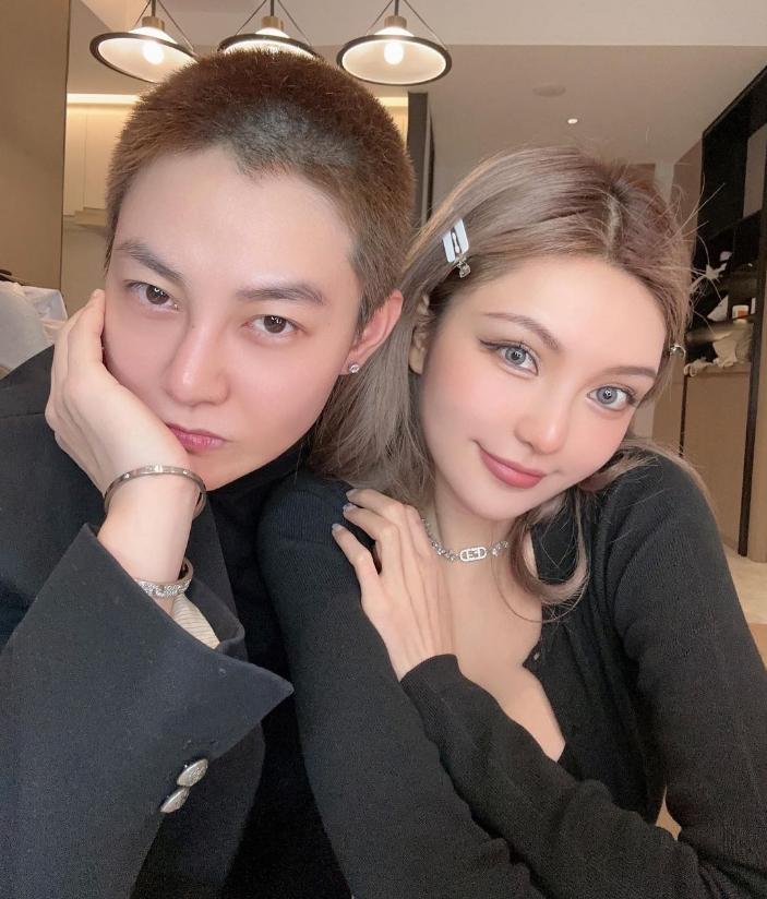 皇甫聖華（左）有女版陳冠希之稱。（圖／翻攝自samsamuer IG）