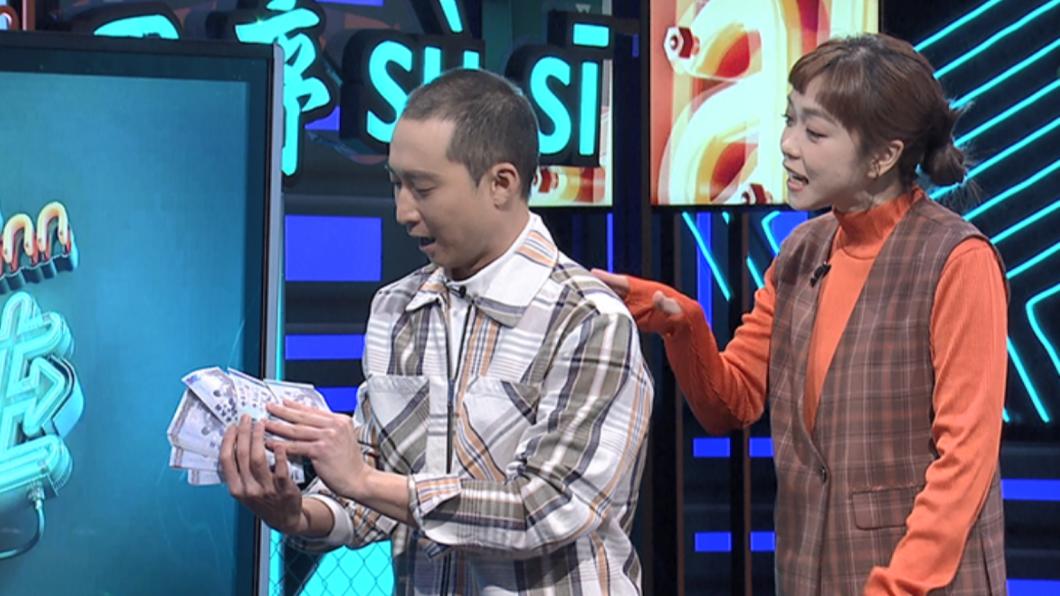浩子遭大霈抓包偷藏私房錢。(圖/公視台語台提供)