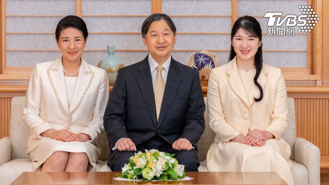 圖為德仁天皇一家在去年12月新年會上的合影。(圖/達志影像路透社)