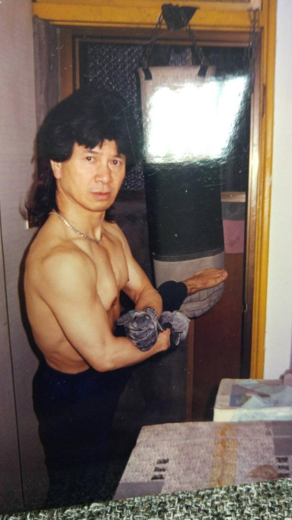 舞棍阿伯分享肌肉照。(圖/台灣優質生命協會提供)
