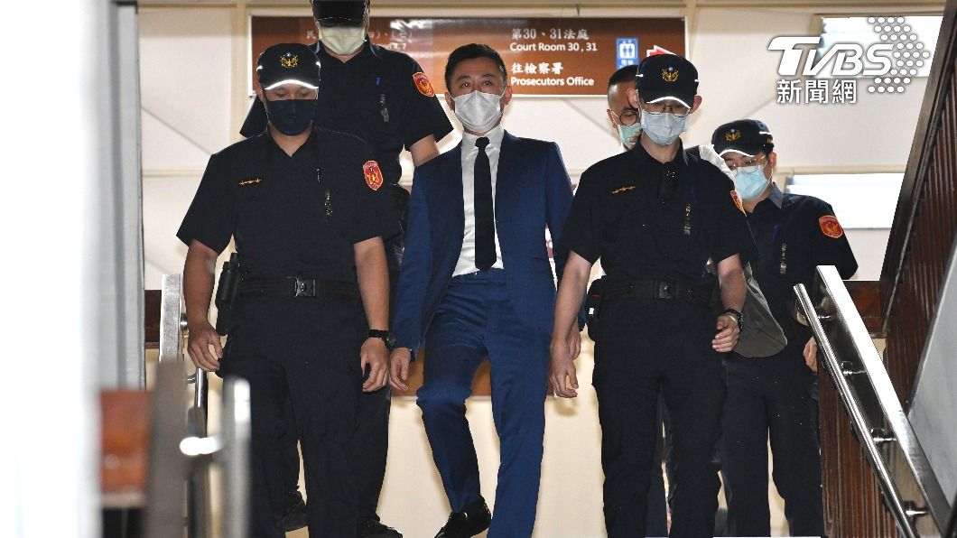 林智堅遭控違反著作權法,並以被告身分出庭應訊。(圖/胡瑞麒攝)