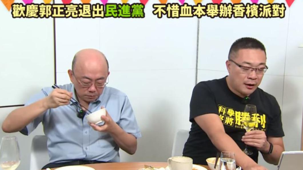 朱學恒雖立切結書承諾「戒酒」,但網友卻發現他在2週前的直播公然暢飲香檳。(圖/翻攝自朱學恒直播)
