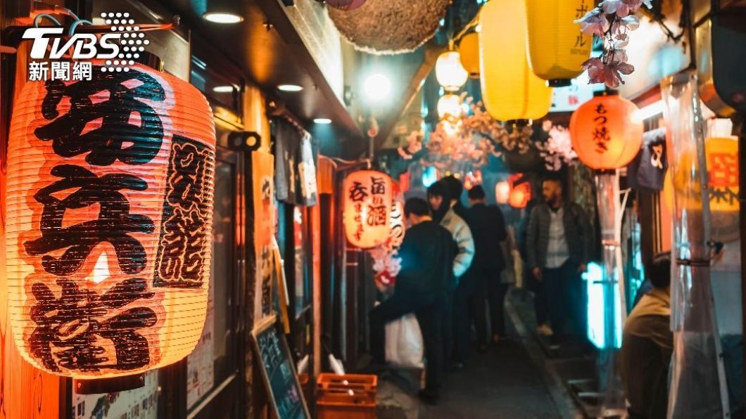 惹錯人!日大叔居酒屋持剪刀威脅殺人 反遭女客以關節技制伏