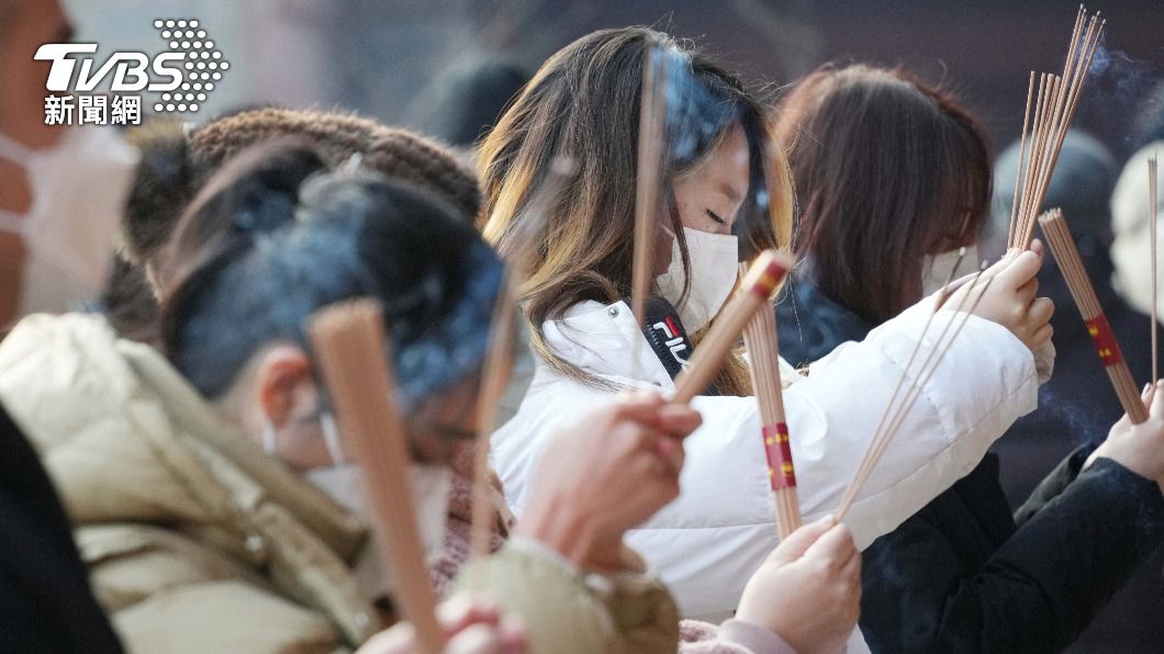不上班、不上進、只上香 經濟黯淡陸青年擠寺廟求保佑
