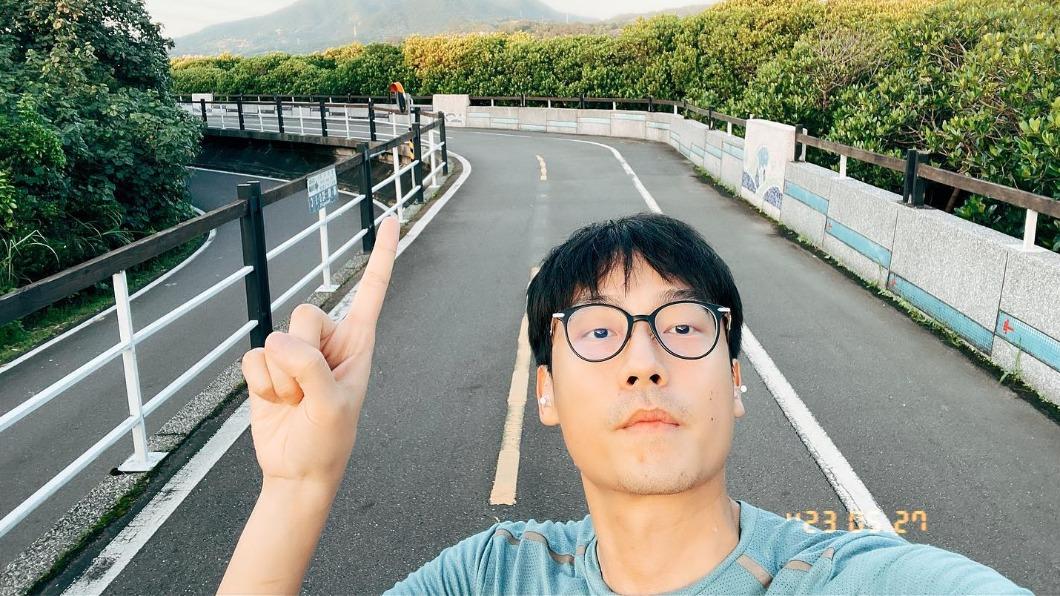 演員大鶴（林鶴軒）在私人臉書透露目睹這起槍擊案後半段，回想起整起事件仍在手抖。（圖 / 翻攝自林鶴軒（大鶴）臉書）