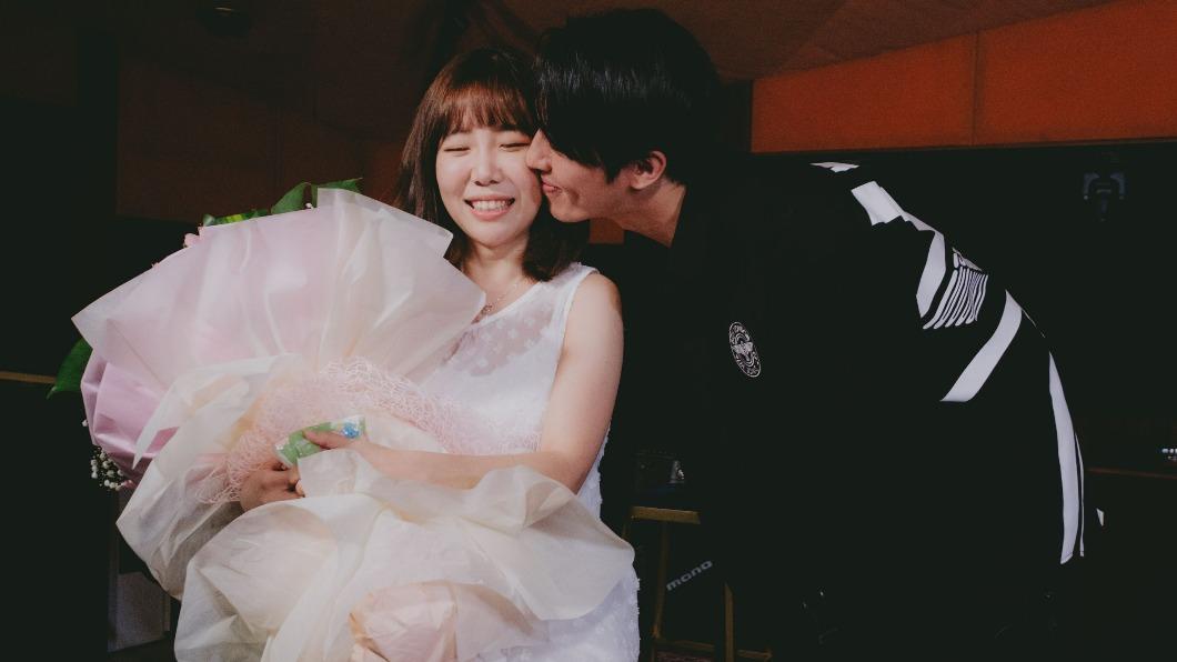 魏妙如答應男友求婚。(圖/天賦音樂提供)