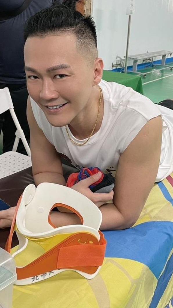 林俊逸受傷後，緊急接受治療。（圖／翻攝自林俊逸臉書）