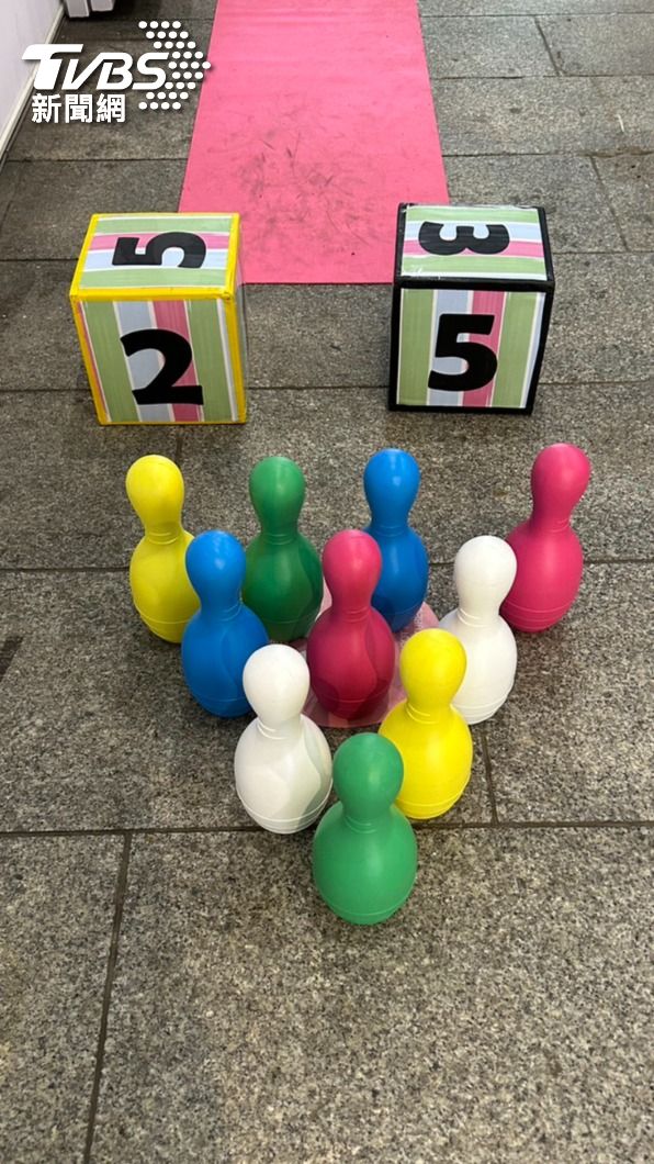 賴清德體驗保齡球。（圖／黃宣尹攝）