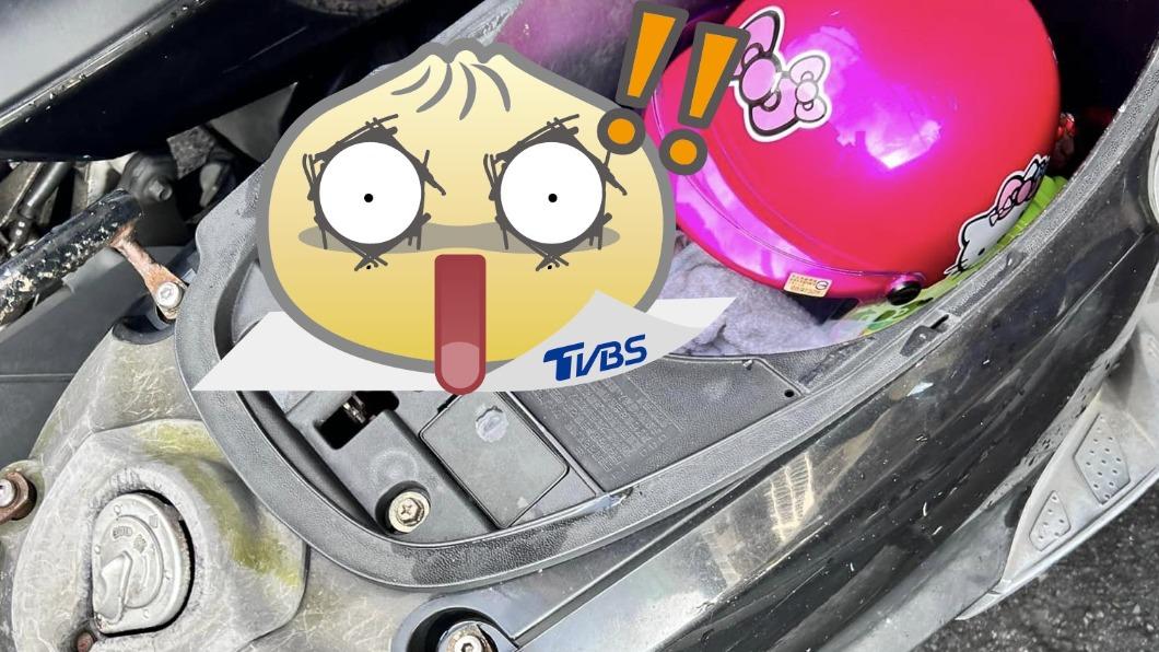 頭皮發麻!機車車廂突現超肥「巨無霸蜈蚣」 震撼畫面曝