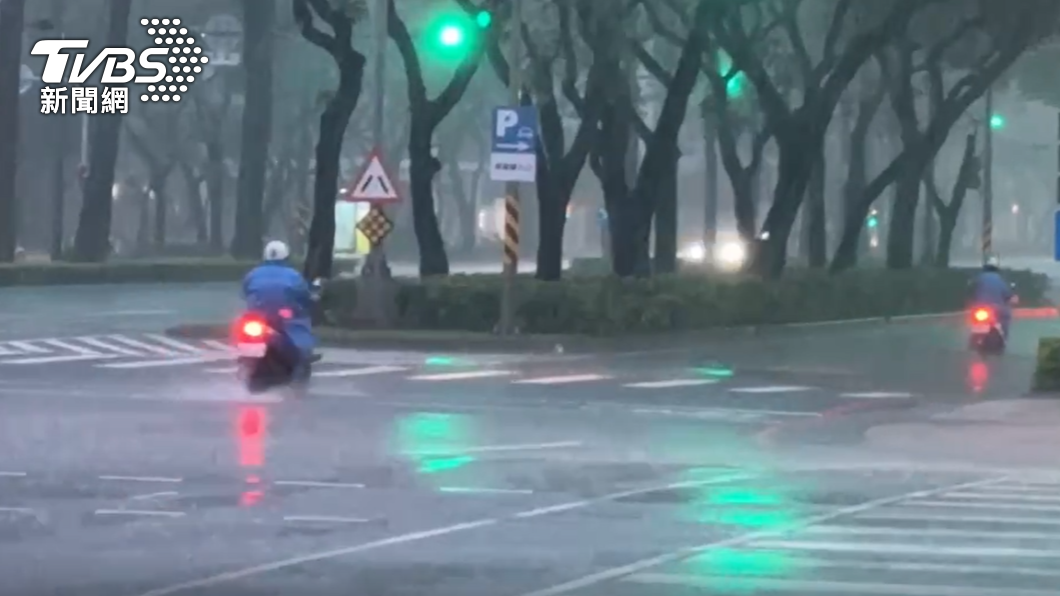 南部灌水了！午後「雨彈更猛」濕到紅爆　致災雨2波開炸