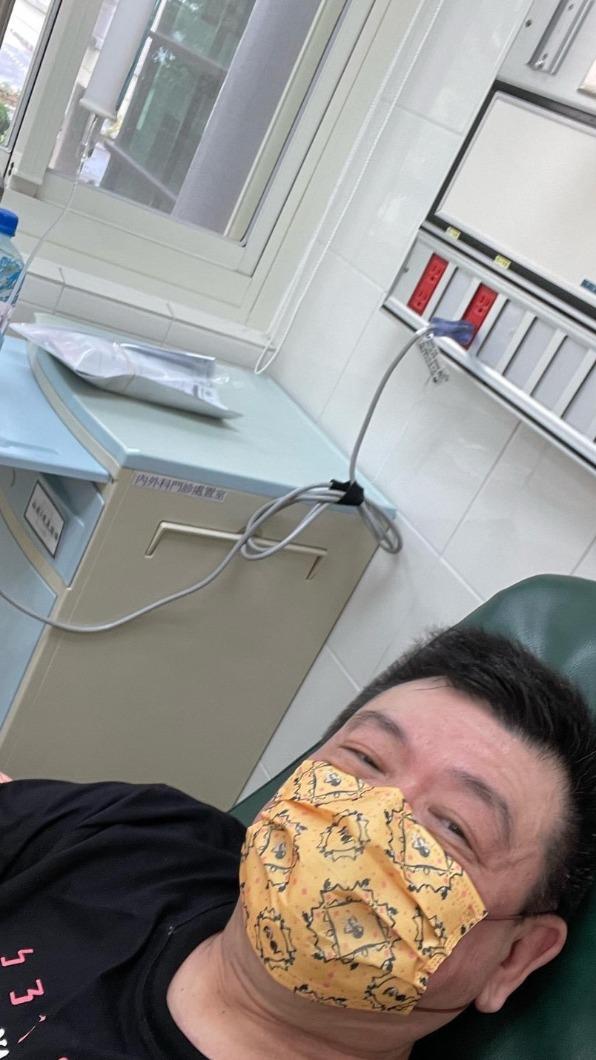 孫德榮曾罹膀胱癌做人工膀胱,但後遺症就是得定期排尿。(圖/翻攝自孫德榮臉書)
