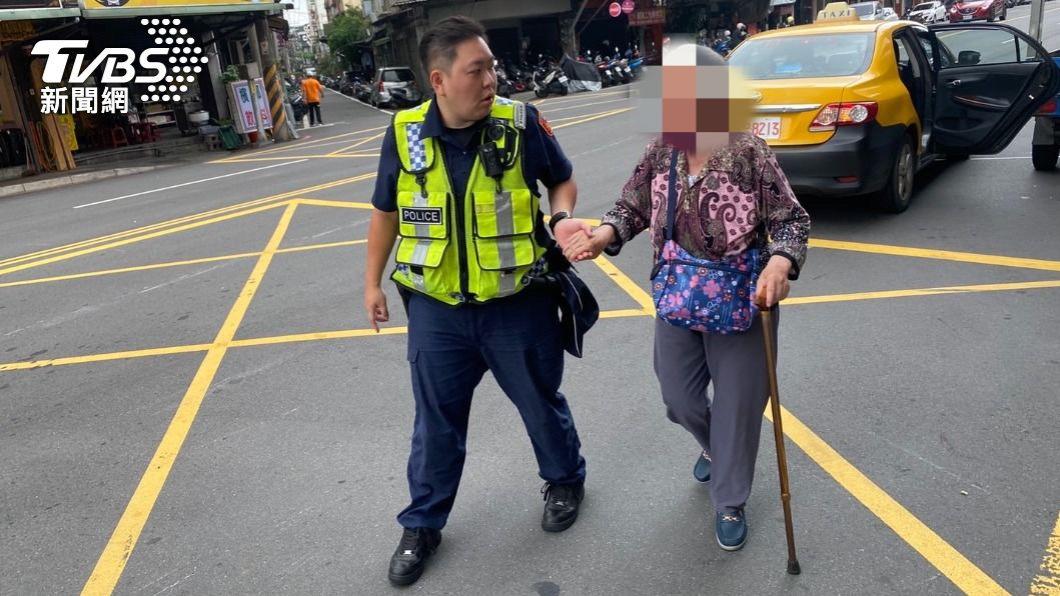 失明阿嬤北上找友　迷失街頭找嘸路全靠暖警帶回家
