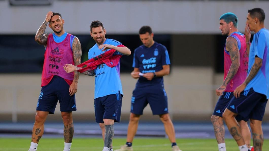 梅西抵達中國後的練球微博貼文,許多球迷紛紛留言表示歡迎。(圖/翻攝自梅西微博)