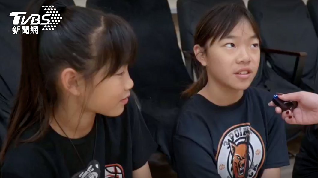 楊玉明12歲女兒從小展現過人籃球天賦,與爸爸一起學習籃球。(圖/區國強攝)