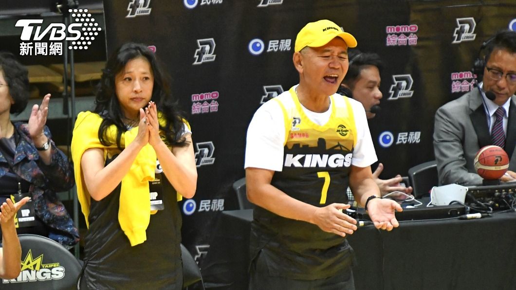王文祥激情幫新北國王加油。(圖/胡瑞麒攝)