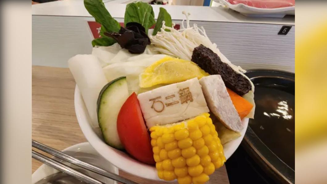 網友在Dcard問石二鍋是否為王品旗下CP值最高選擇。（圖／翻攝自Dcard）