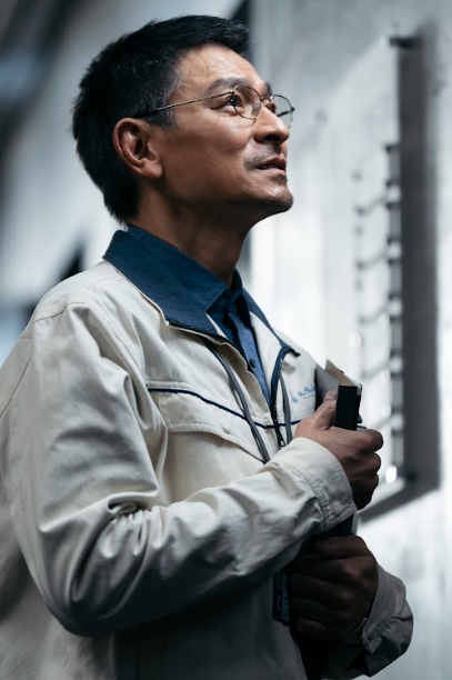 劉德華在《流浪地球2》中飾演科學家,與女兒感情深厚。(圖/車庫提供)