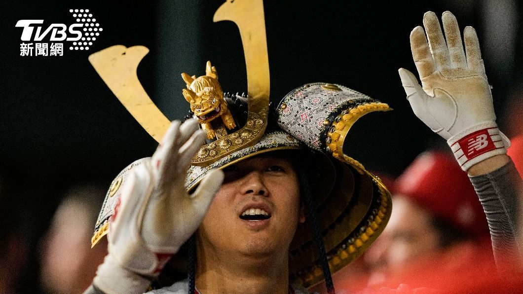 大谷19轟後接受隊友慶祝。(圖/達志影像美聯社)