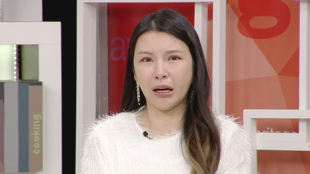 LaLa回想過往落淚。(圖/和展影視提供)