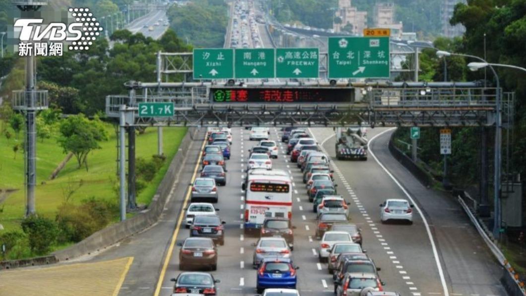 為分散車流,高公局呼籲部份路段改走其他道路。(圖/TVBS資料畫面)
