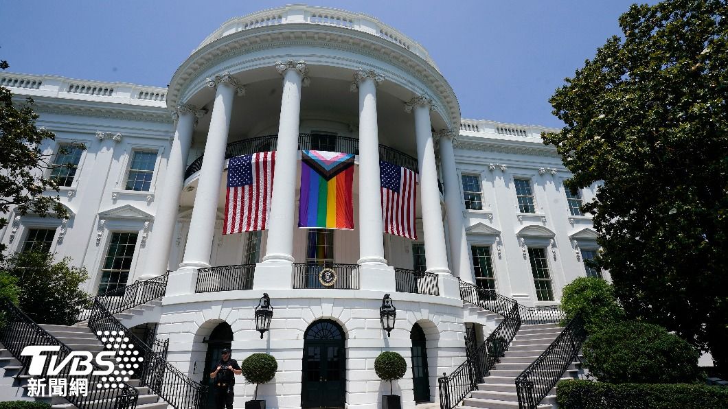 為了促進LGBTQ權益和正確認知,白宮日前也舉行盛大「驕傲月」活動。(圖/達志影像美聯社)