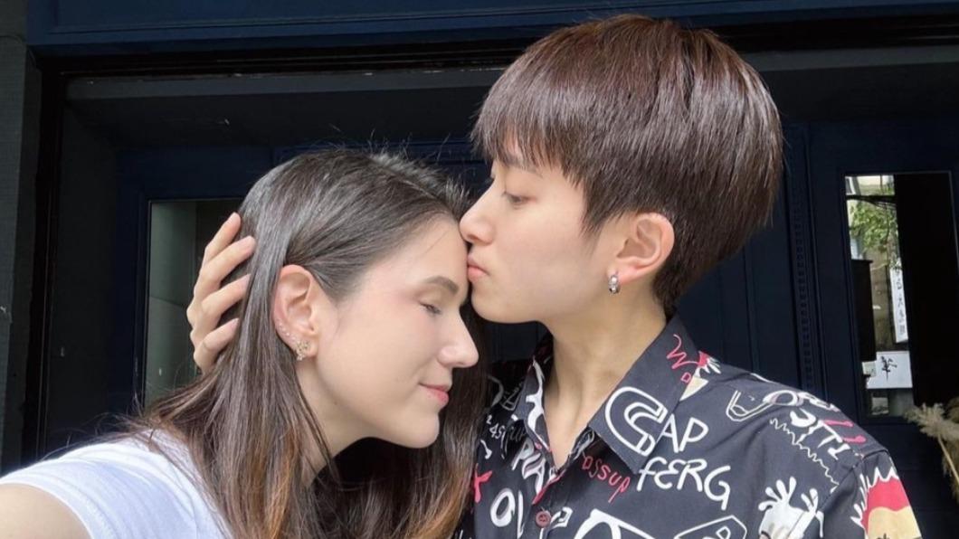 鄭靚歆今年公開認愛德國女友Aky。(圖/翻攝自鄭靚歆IG)