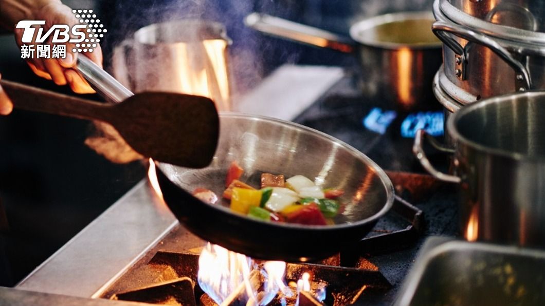 網友好奇,是否多數人都會介意外食吃到調理包。(示意圖/shutterstock達志影像)